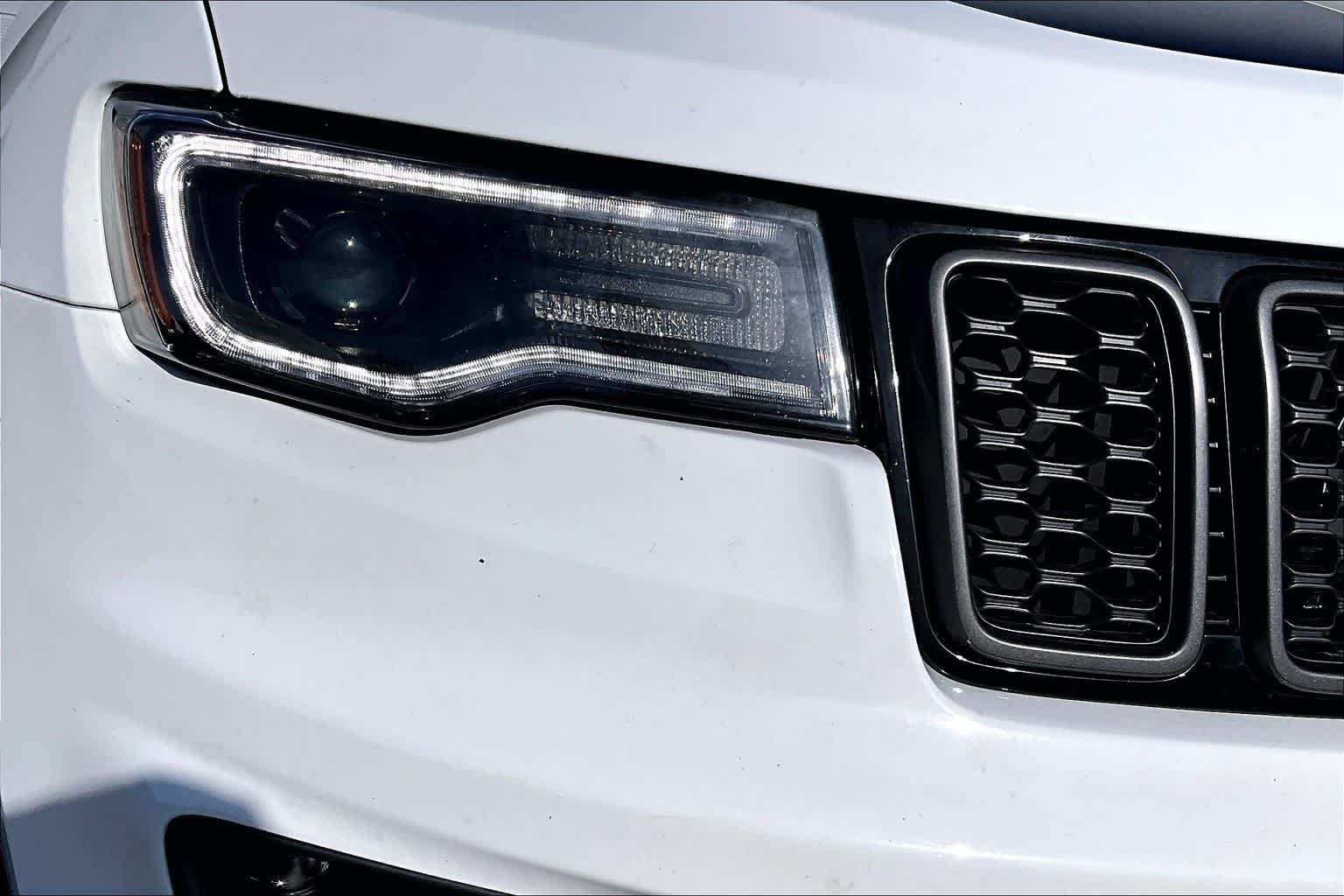 Thumbnail: 2020 Jeep Grand Cherokee - 30