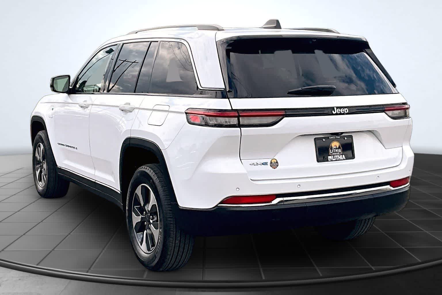Thumbnail: 2023 Jeep Grand Cherokee - 4