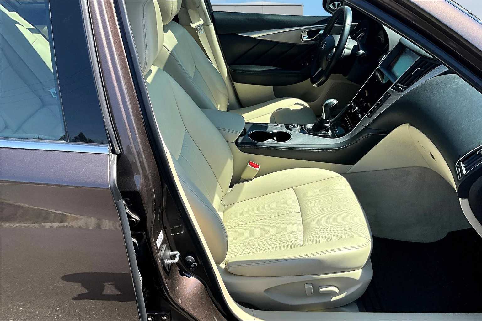 Thumbnail: 2015 INFINITI Q50 - 14