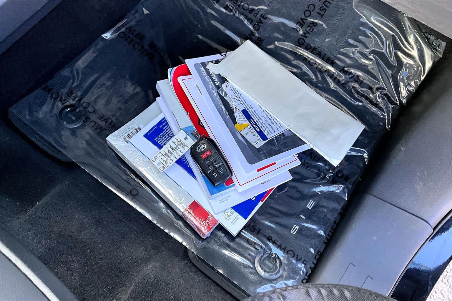 Thumbnail: 2022 Toyota Sienna - 20