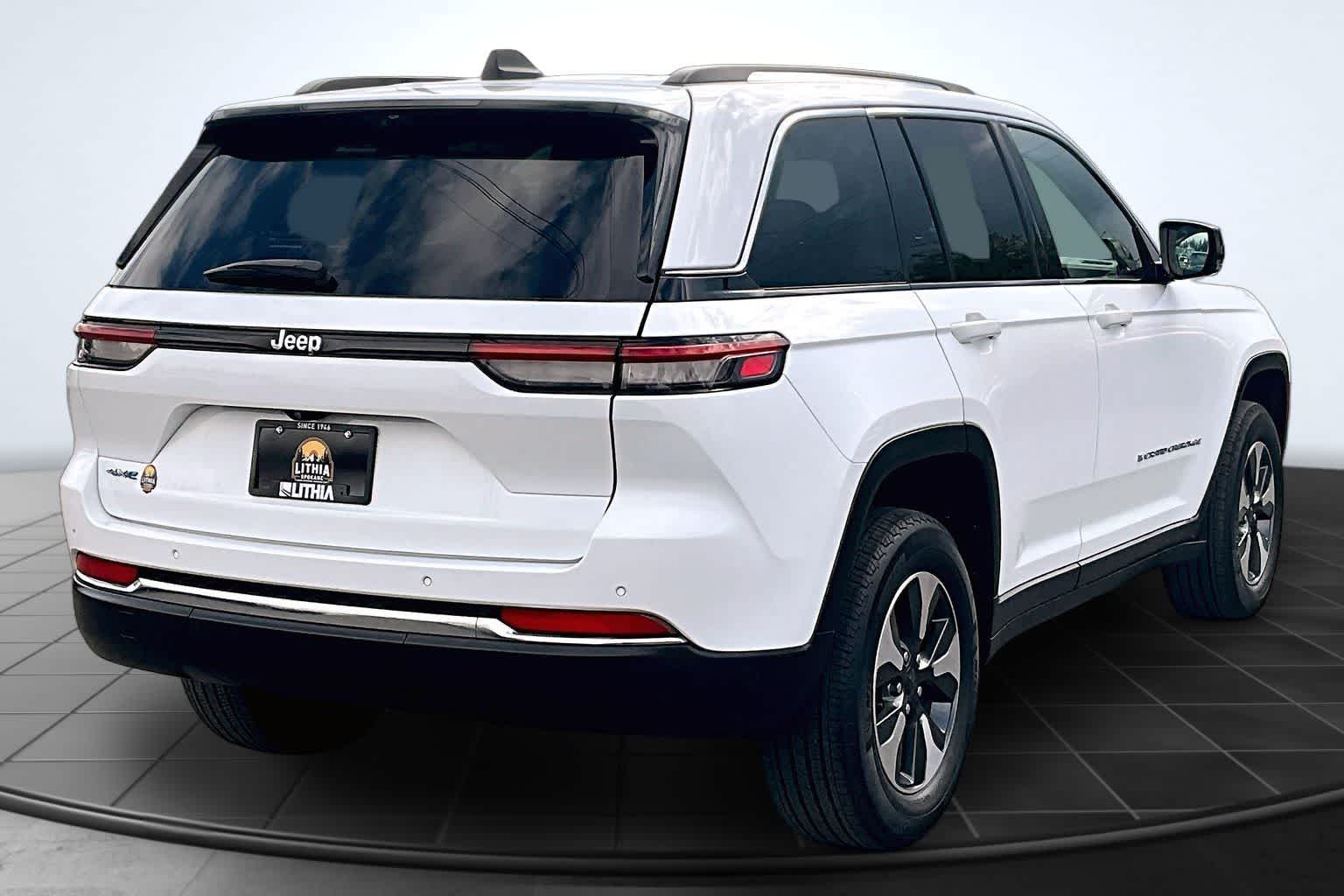 Thumbnail: 2023 Jeep Grand Cherokee - 23