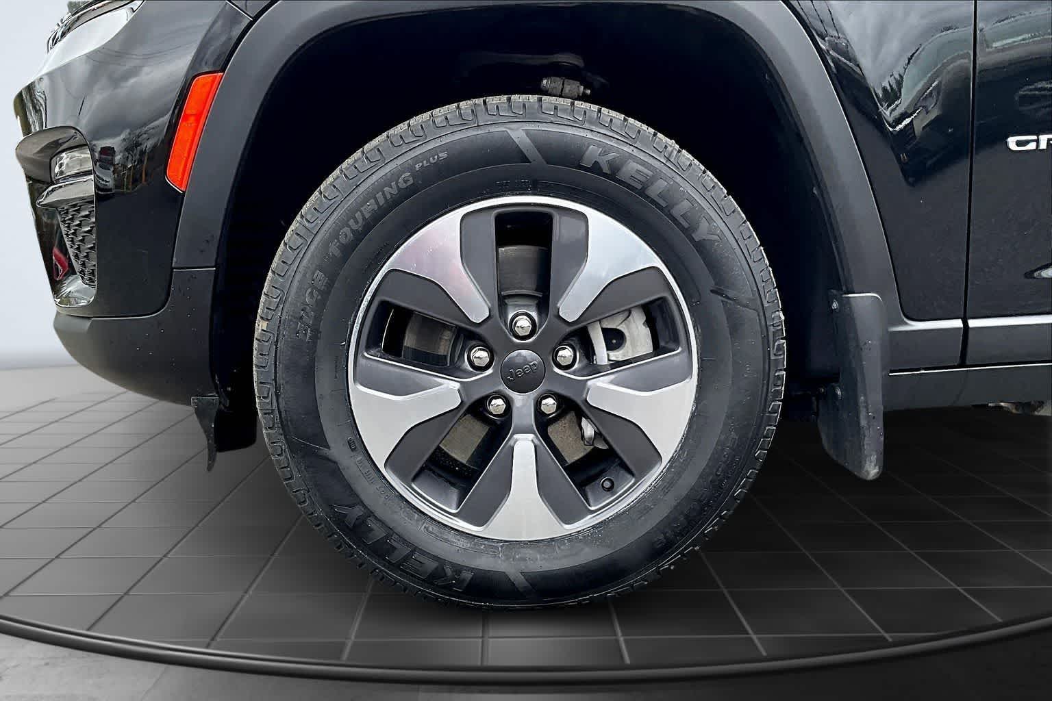 Thumbnail: 2022 Jeep Grand Cherokee - 8