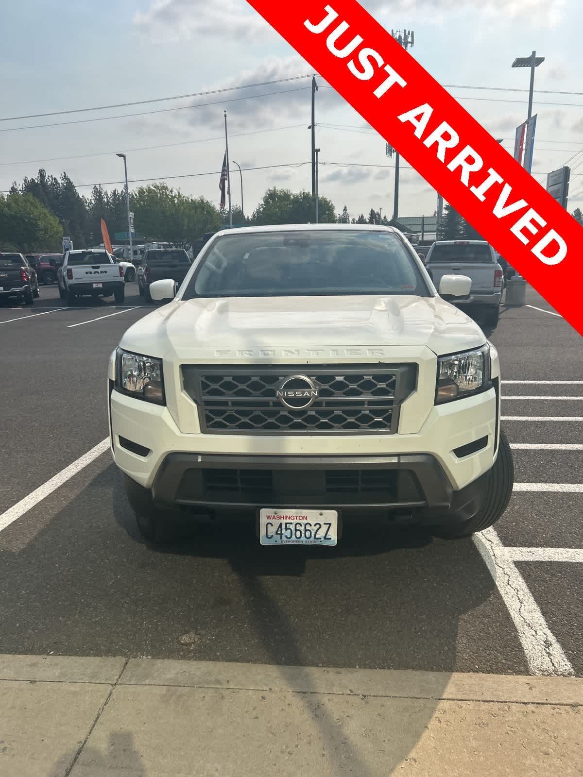 2022 Nissan Frontier SV photo 2
