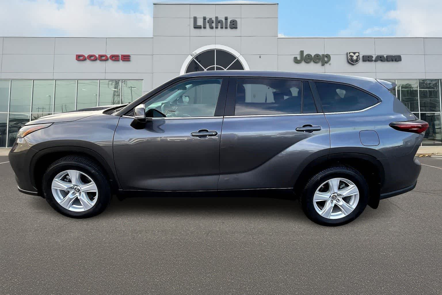 Thumbnail: 2024 Toyota Highlander - 3