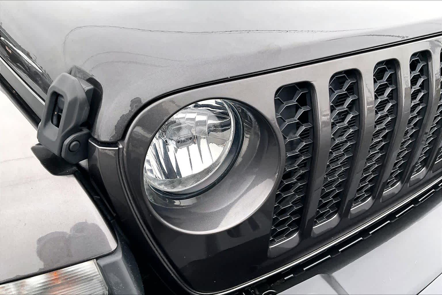 Thumbnail: 2022 Jeep Gladiator - 31