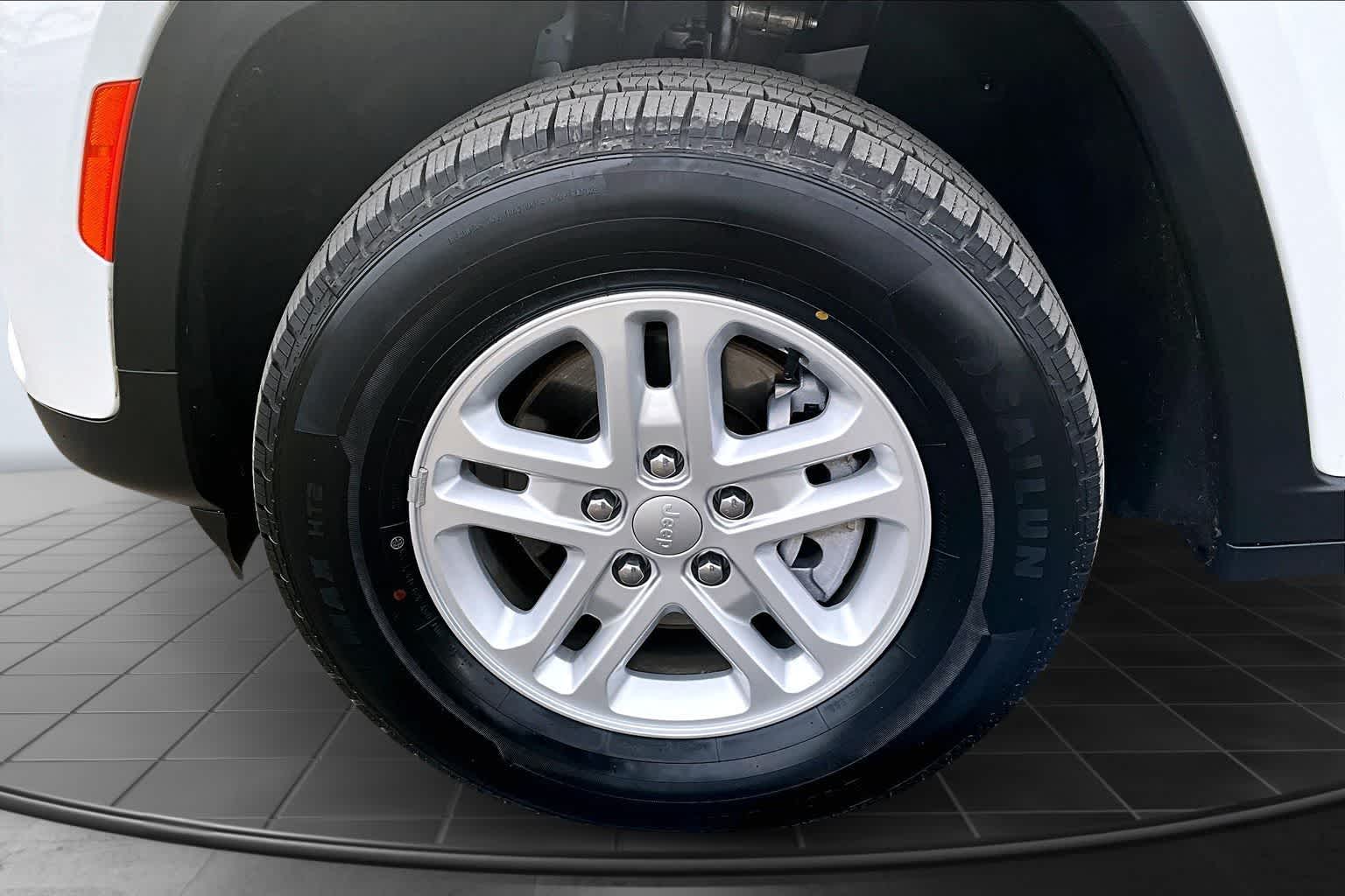 Thumbnail: 2024 Jeep Grand Cherokee - 8