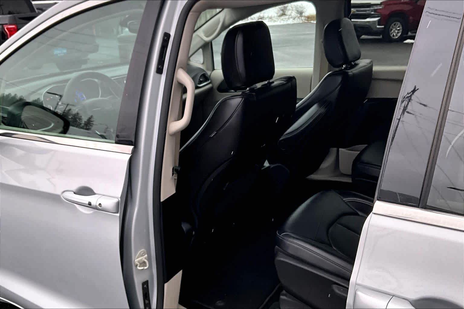 Thumbnail: 2024 Chrysler Pacifica - 13