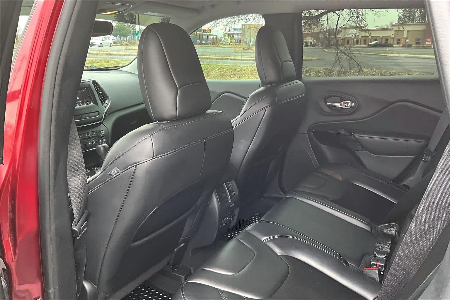 Thumbnail: 2020 Jeep Cherokee - 12