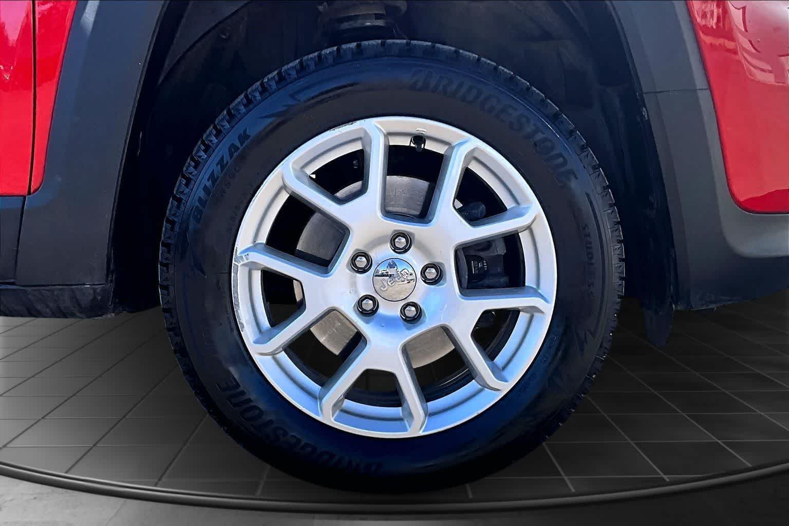 Thumbnail: 2021 Jeep Renegade - 34