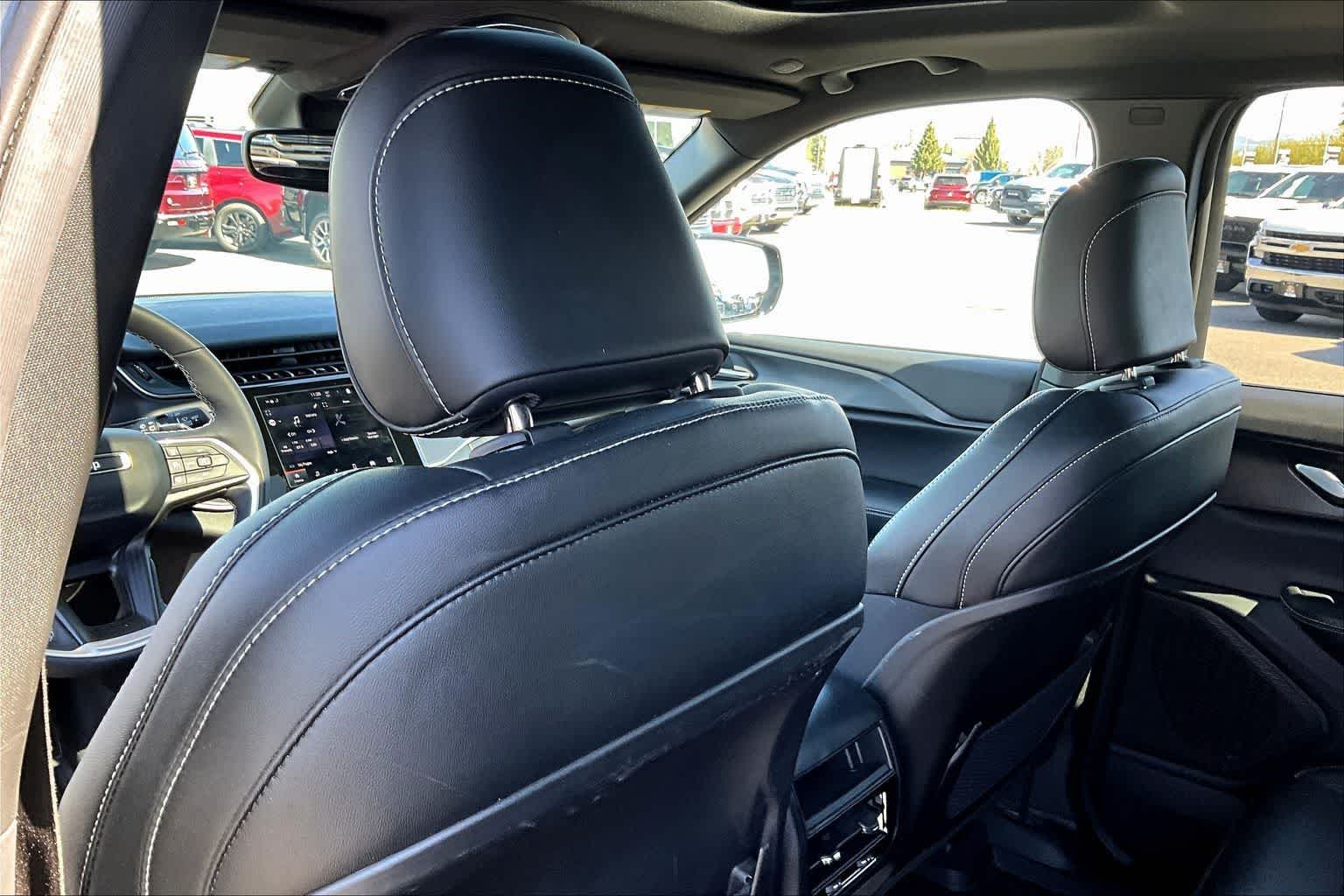 Thumbnail: 2024 Jeep Grand Cherokee - 12