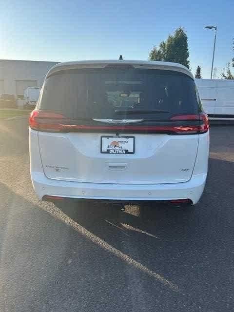 Thumbnail: 2026 Chrysler Pacifica - 3