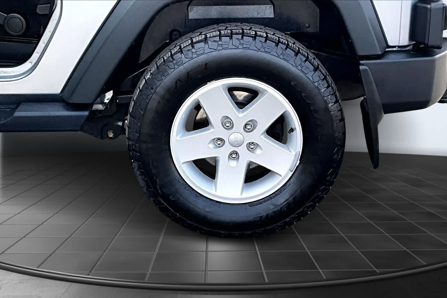 Thumbnail: 2017 Jeep Wrangler - 36