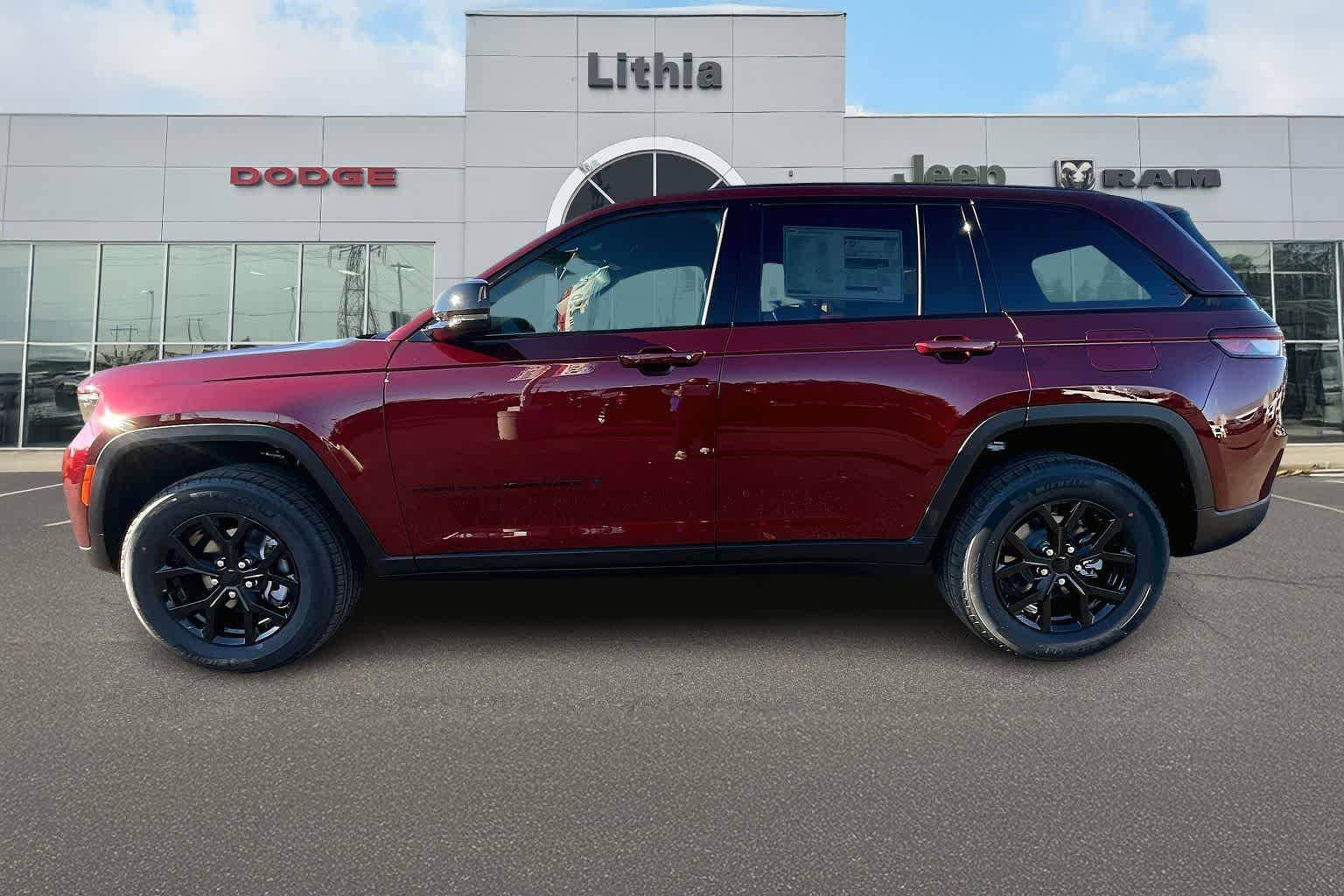 Thumbnail: 2025 Jeep Grand Cherokee - 3