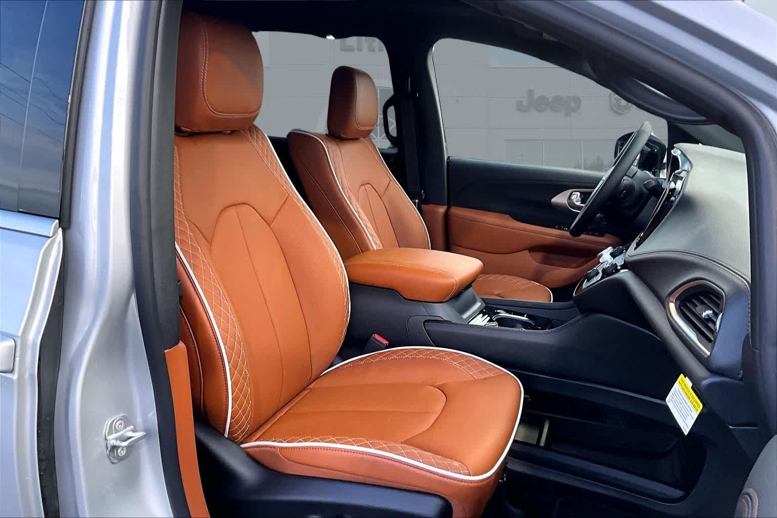 Thumbnail: 2026 Chrysler Pacifica - 14