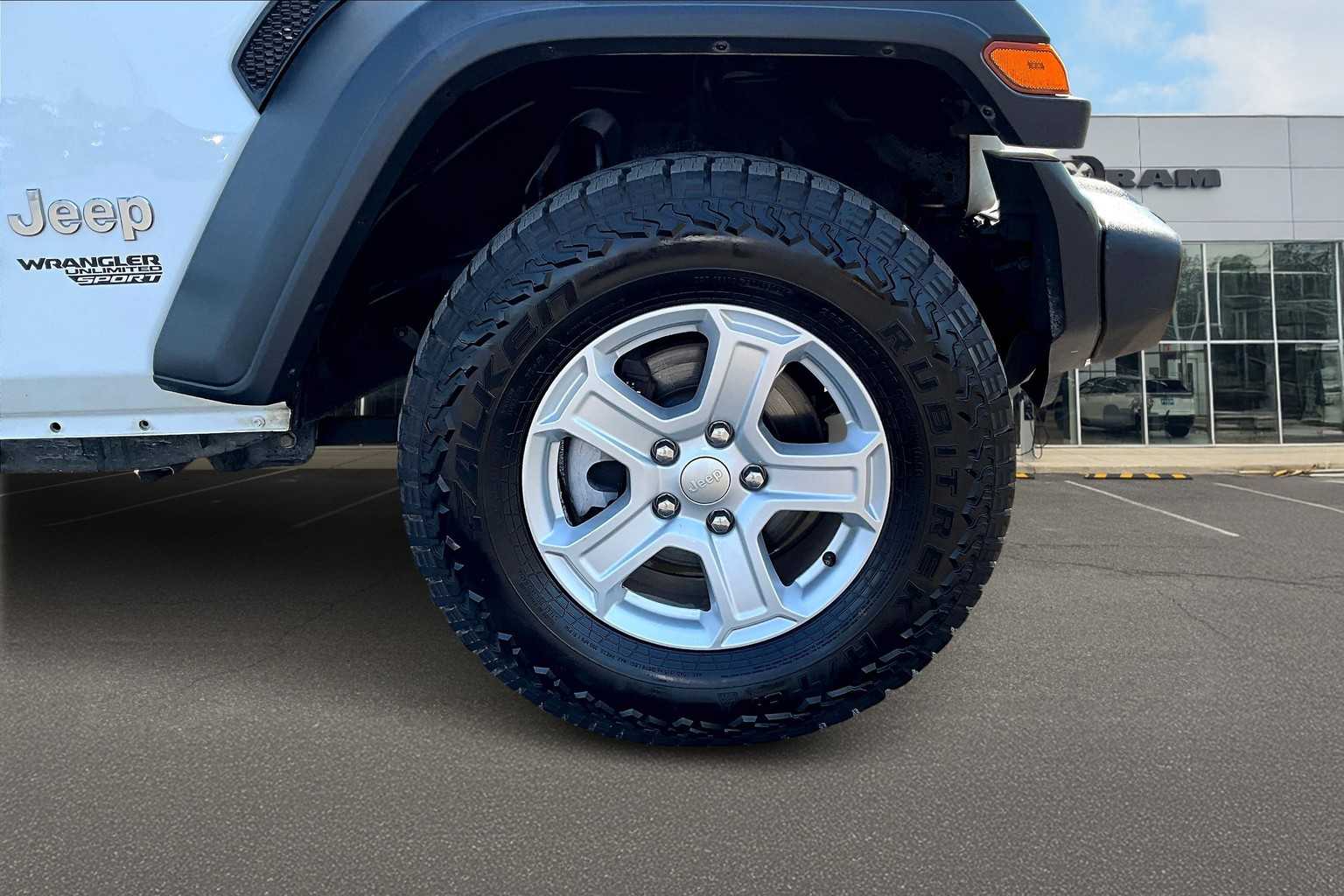 Thumbnail: 2018 Jeep Wrangler - 34