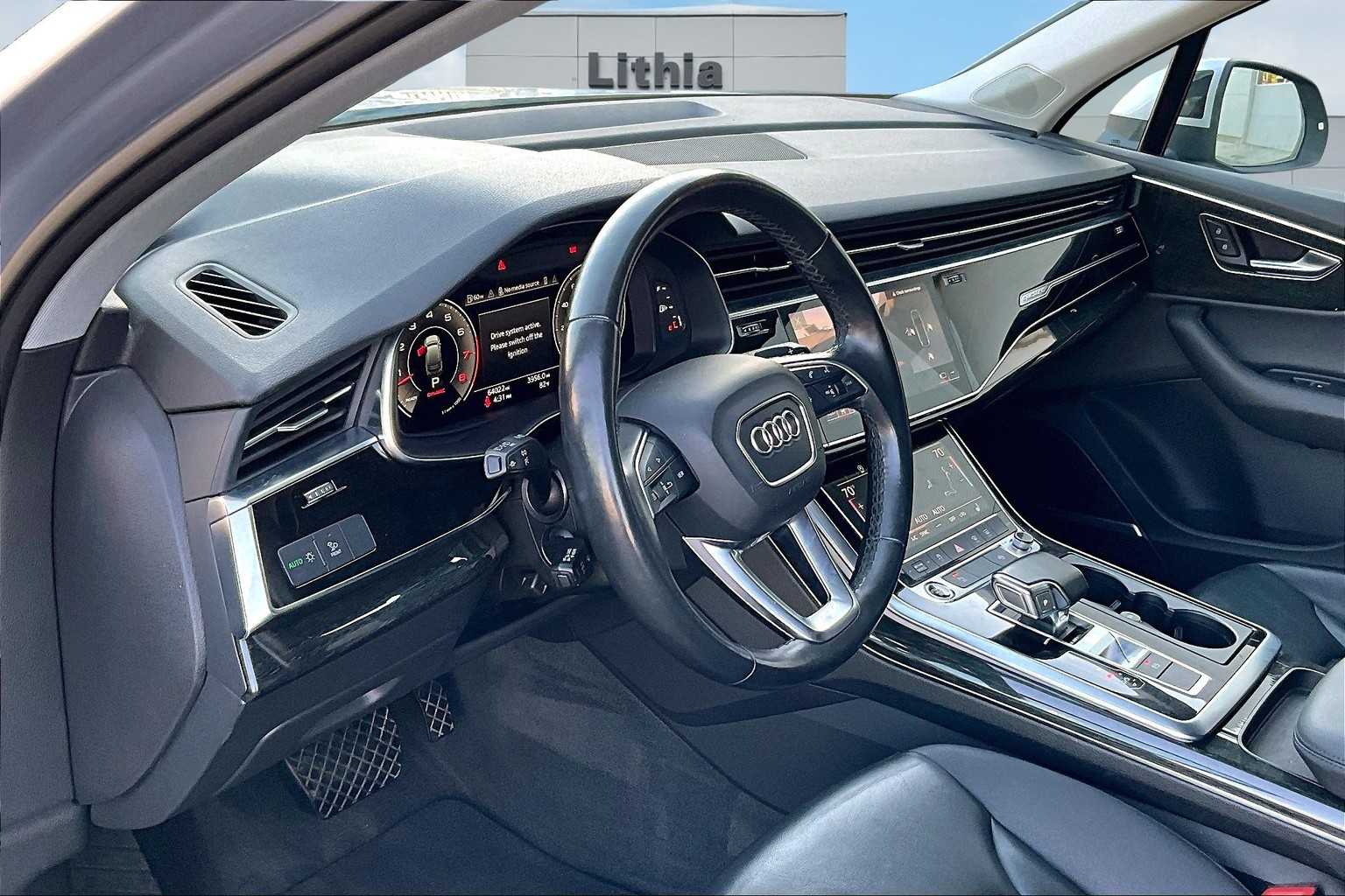 2022 Audi Q7 55 Premium Plus photo 2