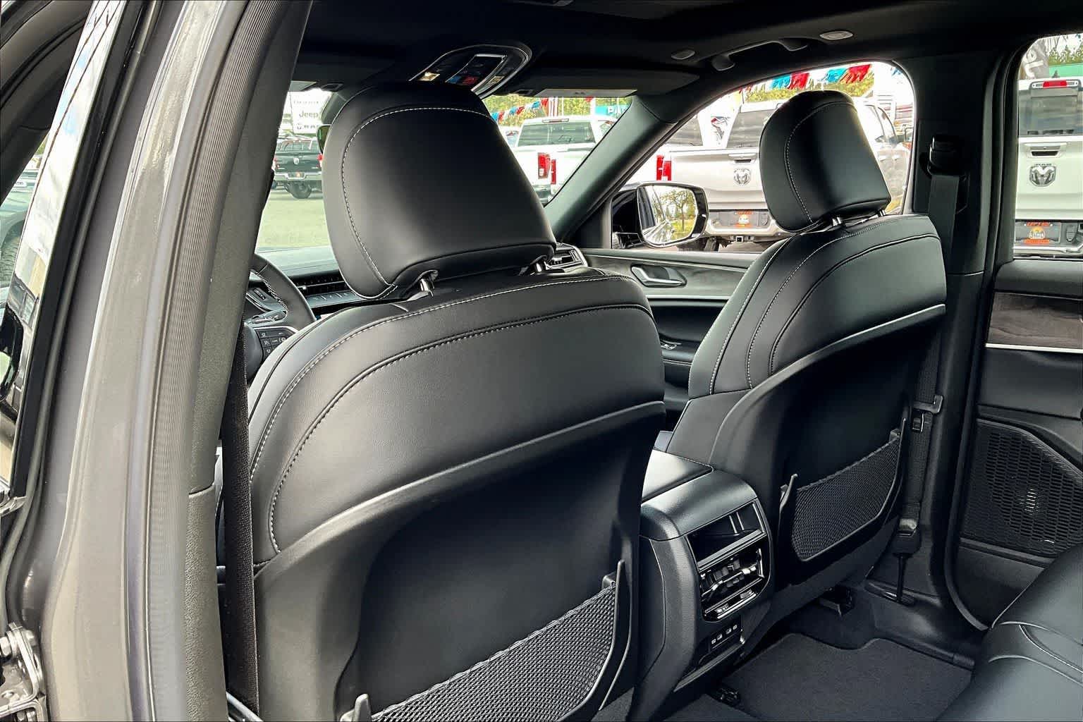 Thumbnail: 2026 Jeep Grand Cherokee - 12