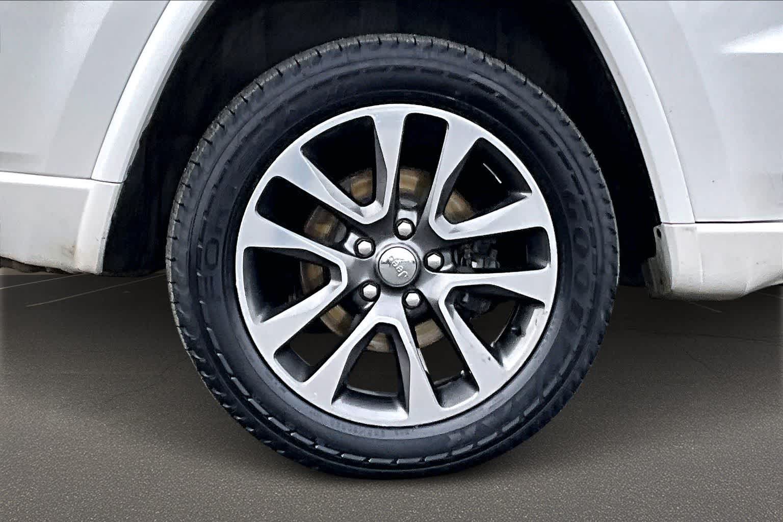 Thumbnail: 2017 Jeep Grand Cherokee - 36