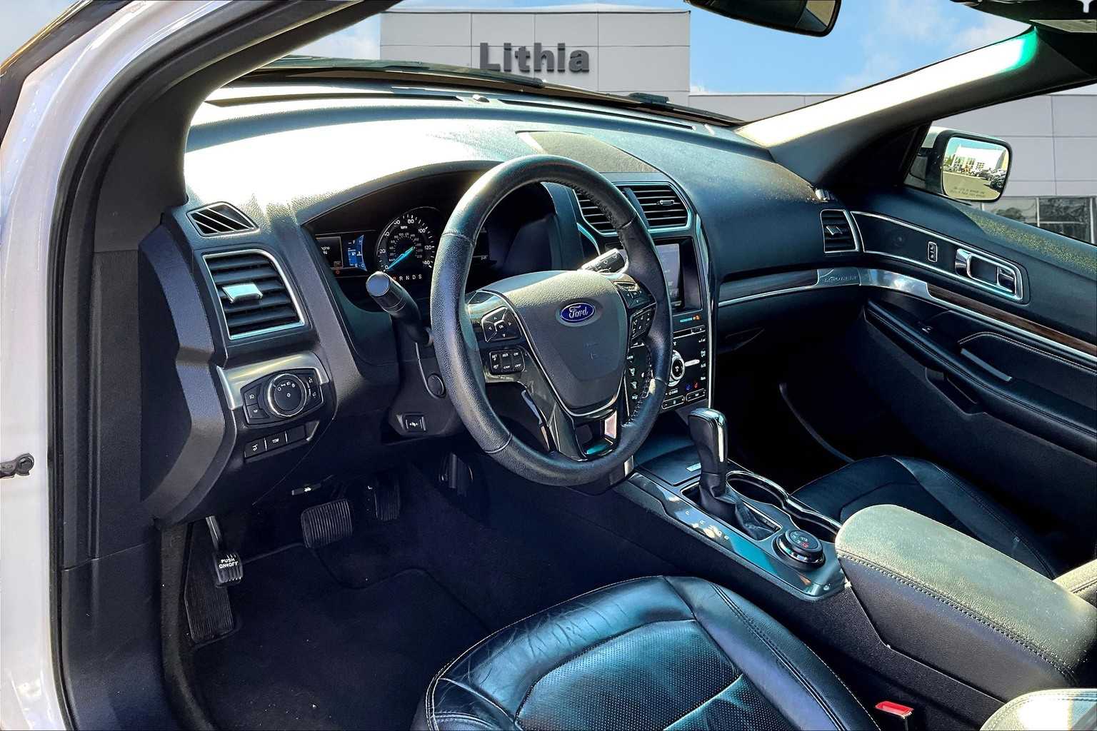 2016 Ford Explorer Limited photo 2