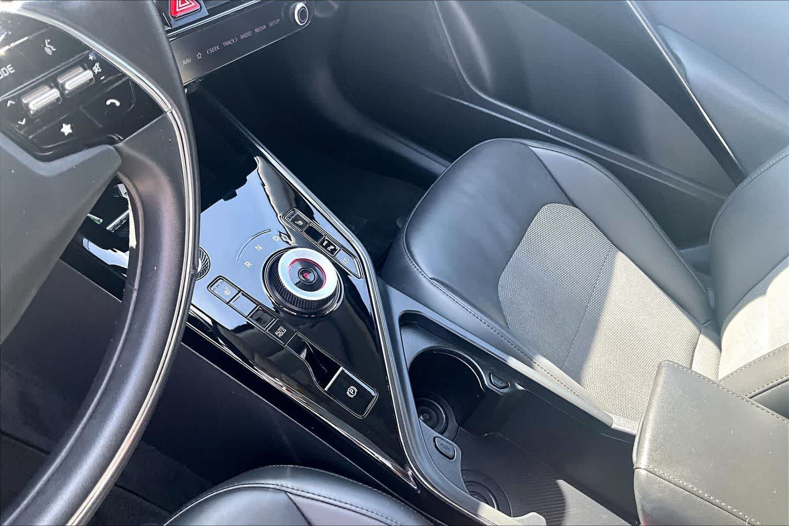Thumbnail: 2023 Kia Niro - 16