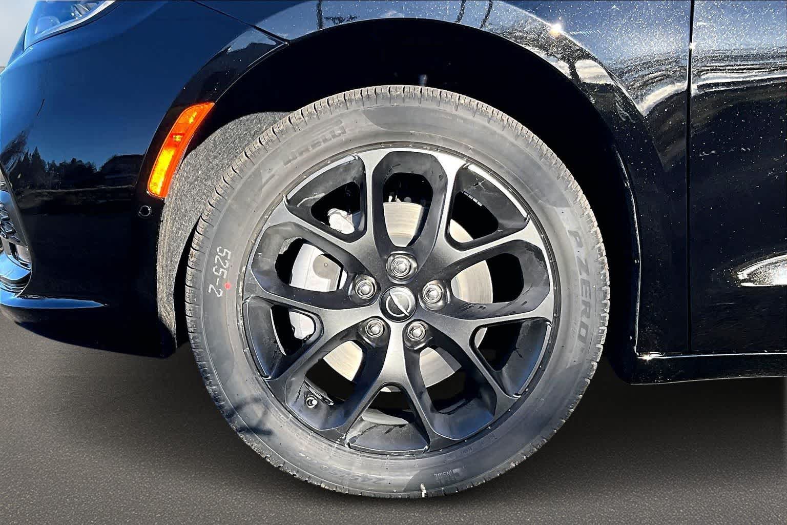 Thumbnail: 2026 Chrysler Pacifica - 8