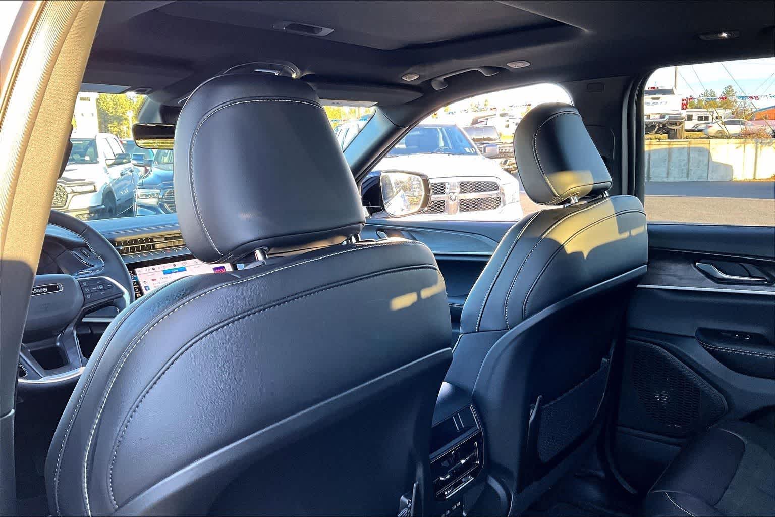 Thumbnail: 2026 Jeep Grand Cherokee - 12