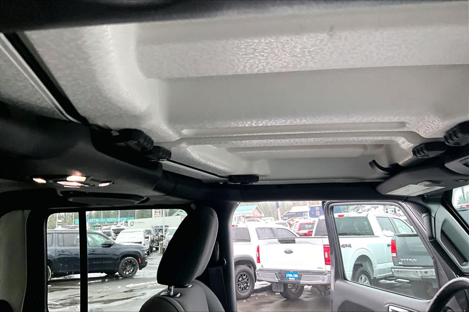 Thumbnail: 2022 Jeep Gladiator - 30