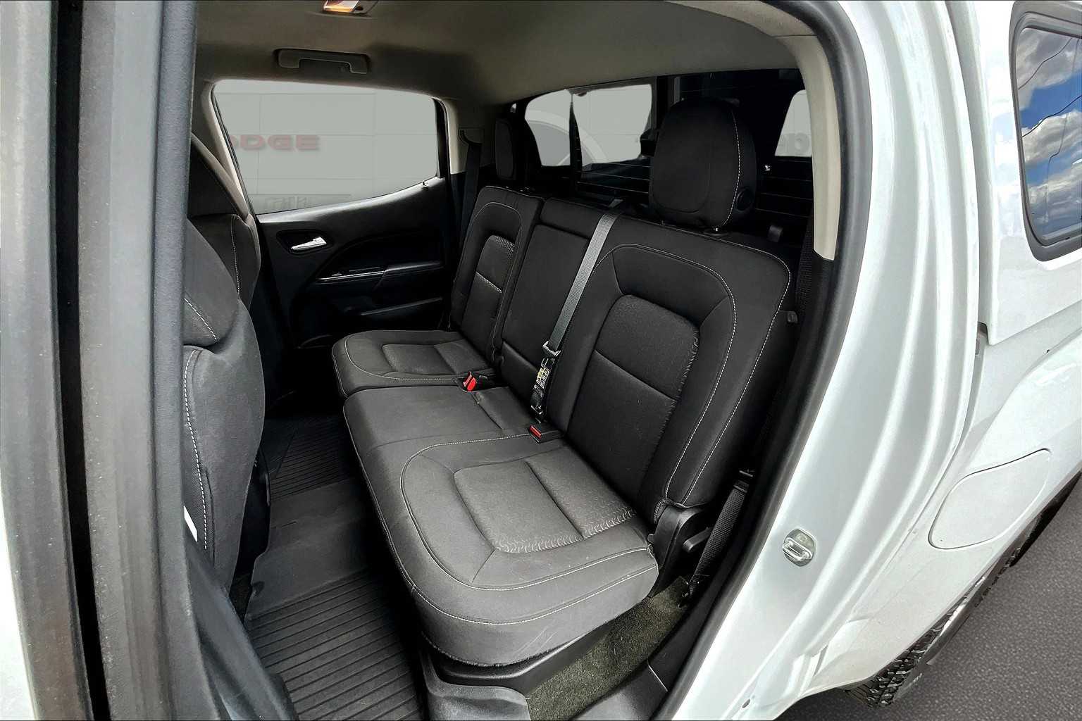 2016 GMC Canyon SLE 11