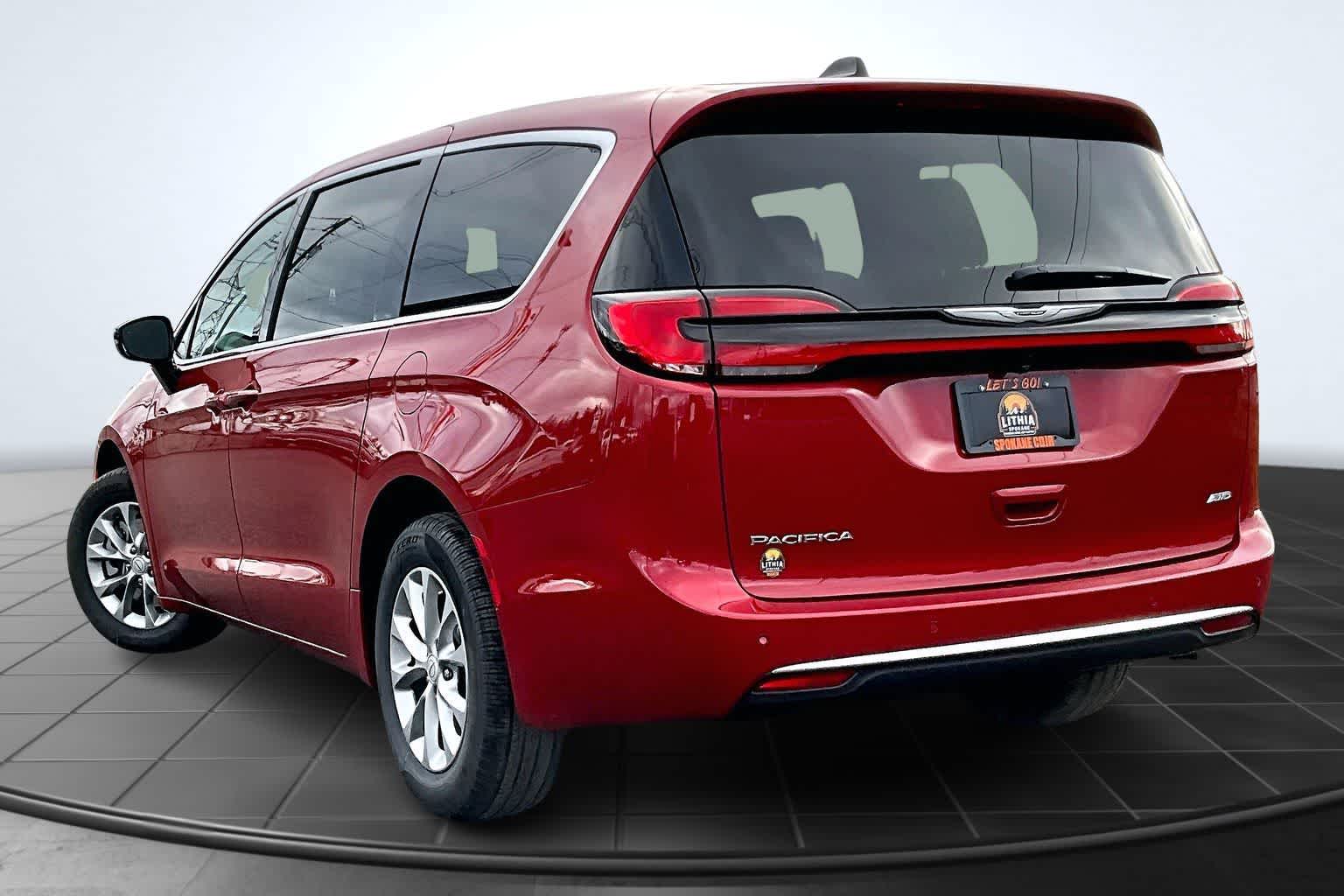 Thumbnail: 2026 Chrysler Pacifica - 4