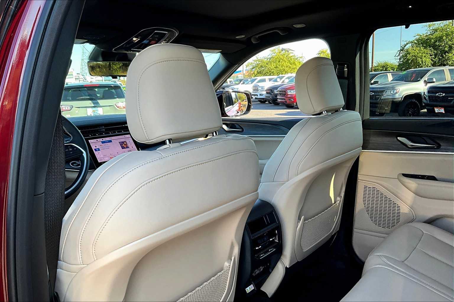 Thumbnail: 2025 Jeep Grand Cherokee - 12