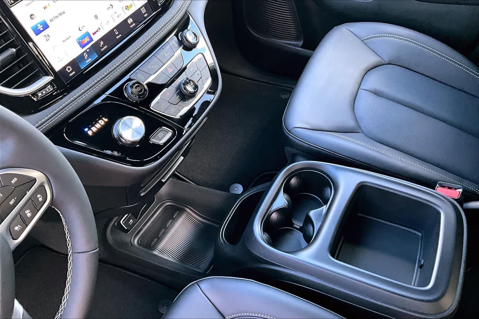 Thumbnail: 2026 Chrysler Pacifica - 17