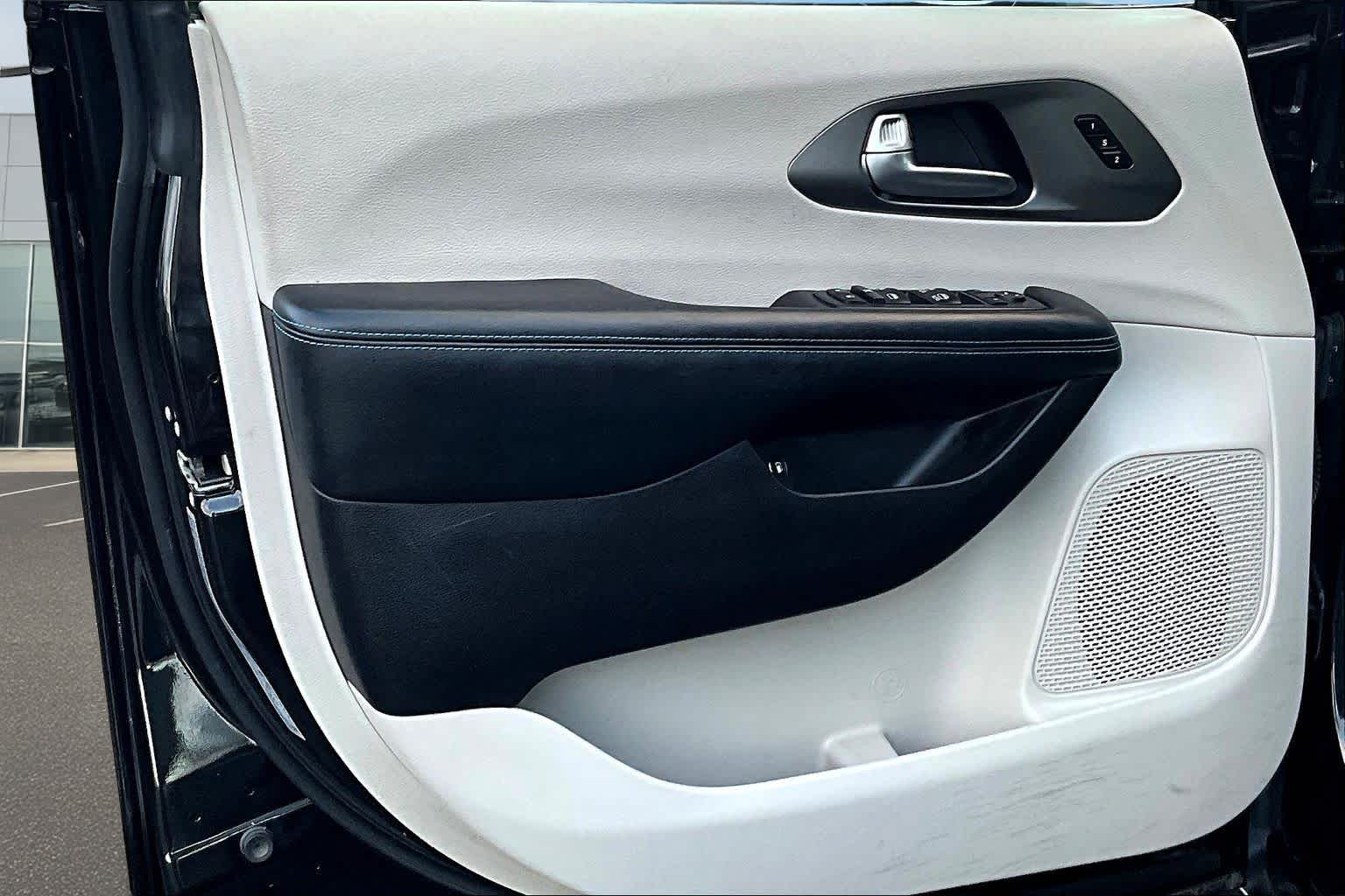 Thumbnail: 2021 Chrysler Pacifica - 28