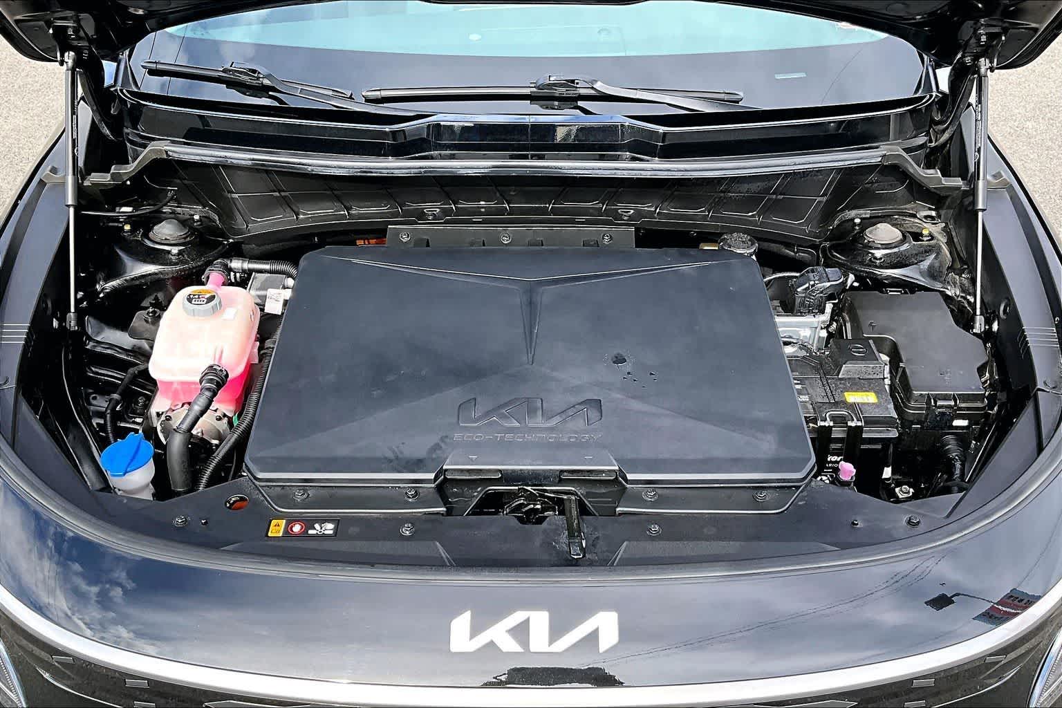 Thumbnail: 2023 Kia Niro - 8