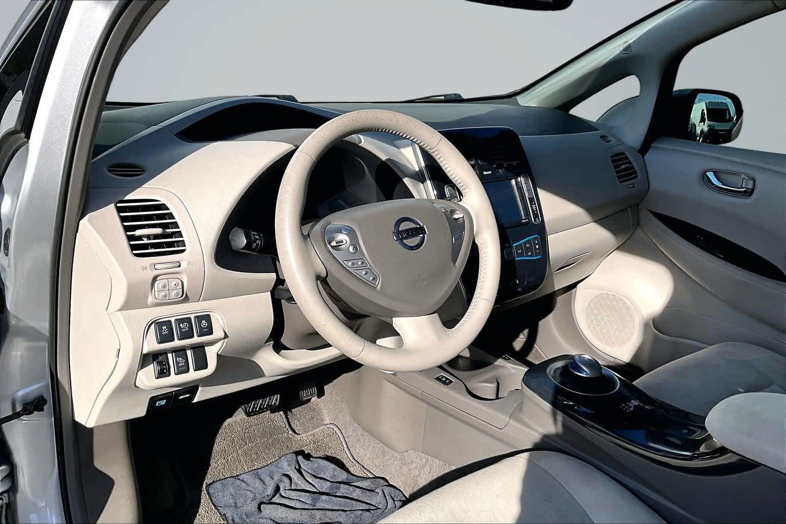 Used 2011 Nissan LEAF SL with VIN JN1AZ0CP4BT009209 for sale in Spokane, WA