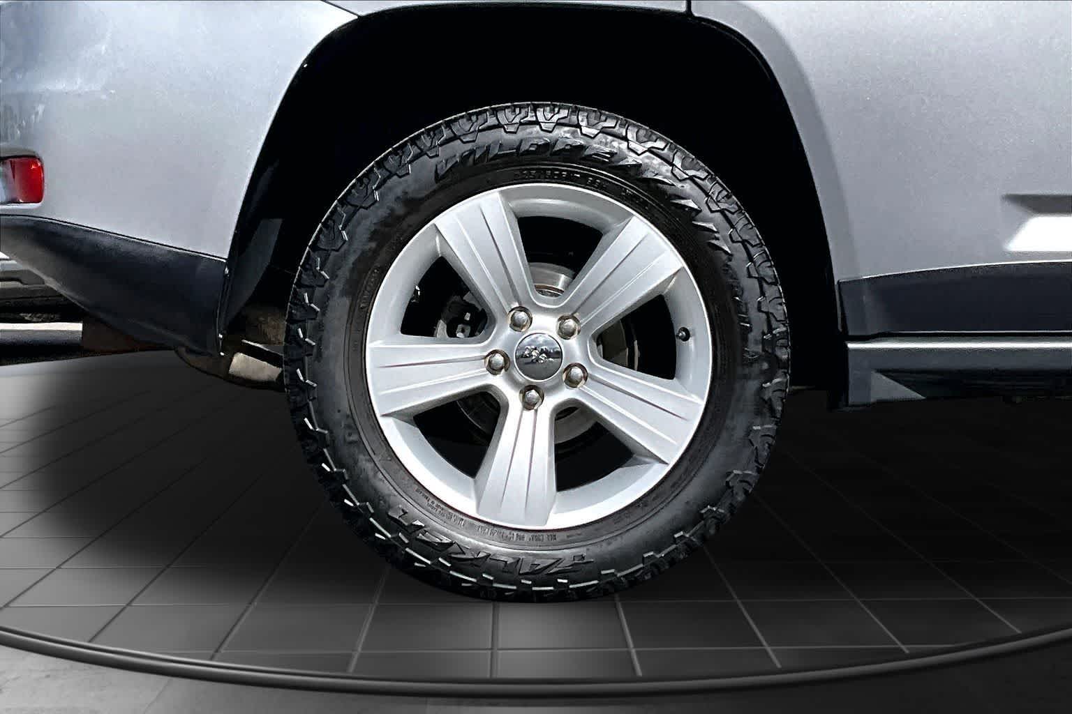 Thumbnail: 2017 Jeep Compass - 35
