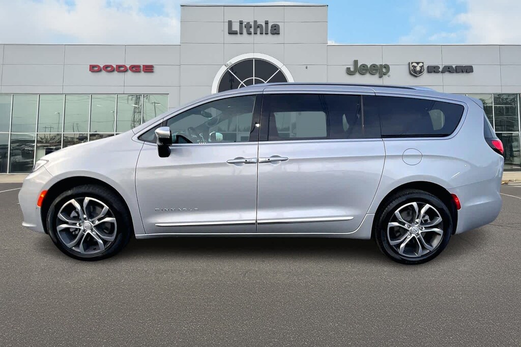 New 2026 Chrysler Pacifica Pinnacle Passenger Van