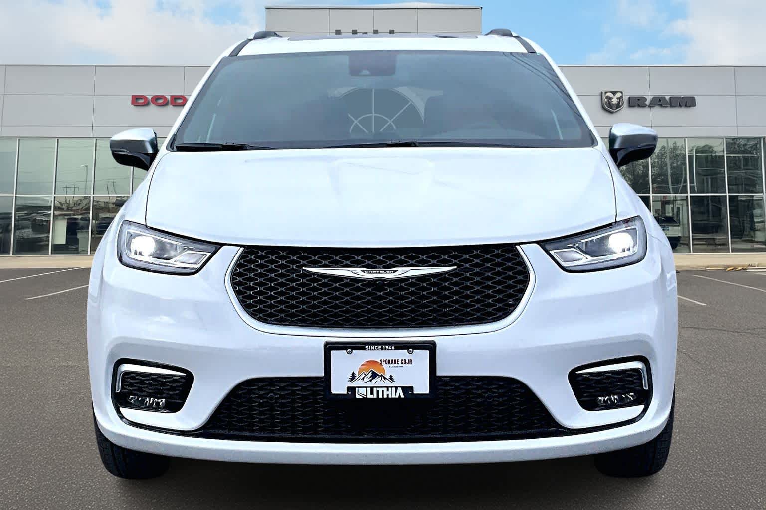 Thumbnail: 2026 Chrysler Pacifica - 6