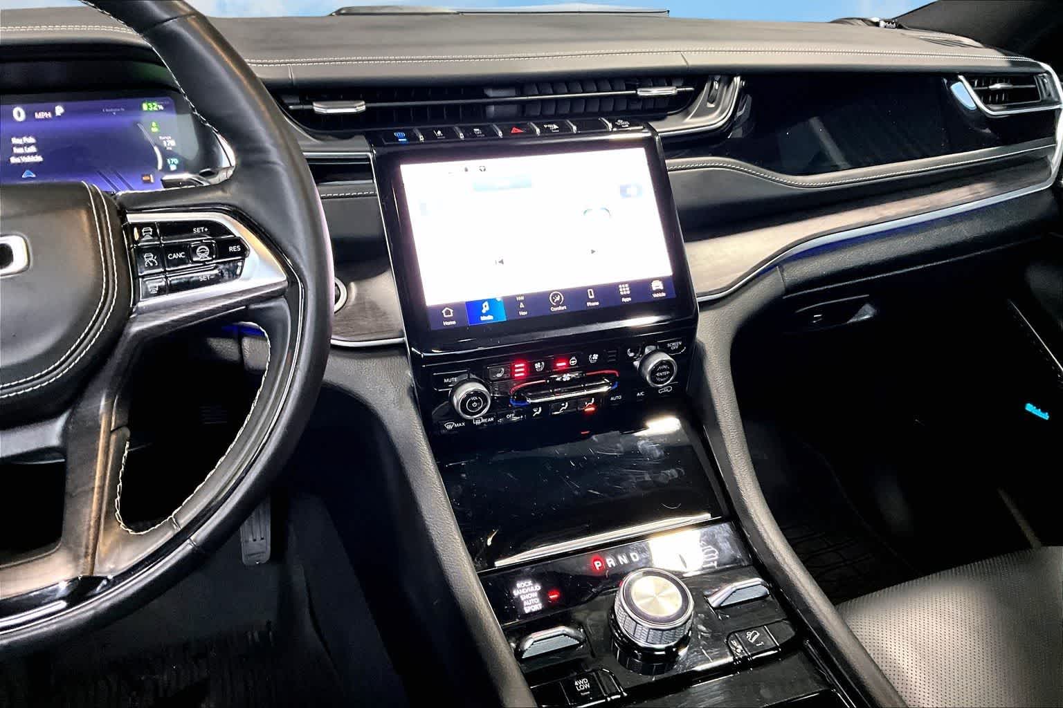 Thumbnail: 2022 Jeep Grand Cherokee - 16