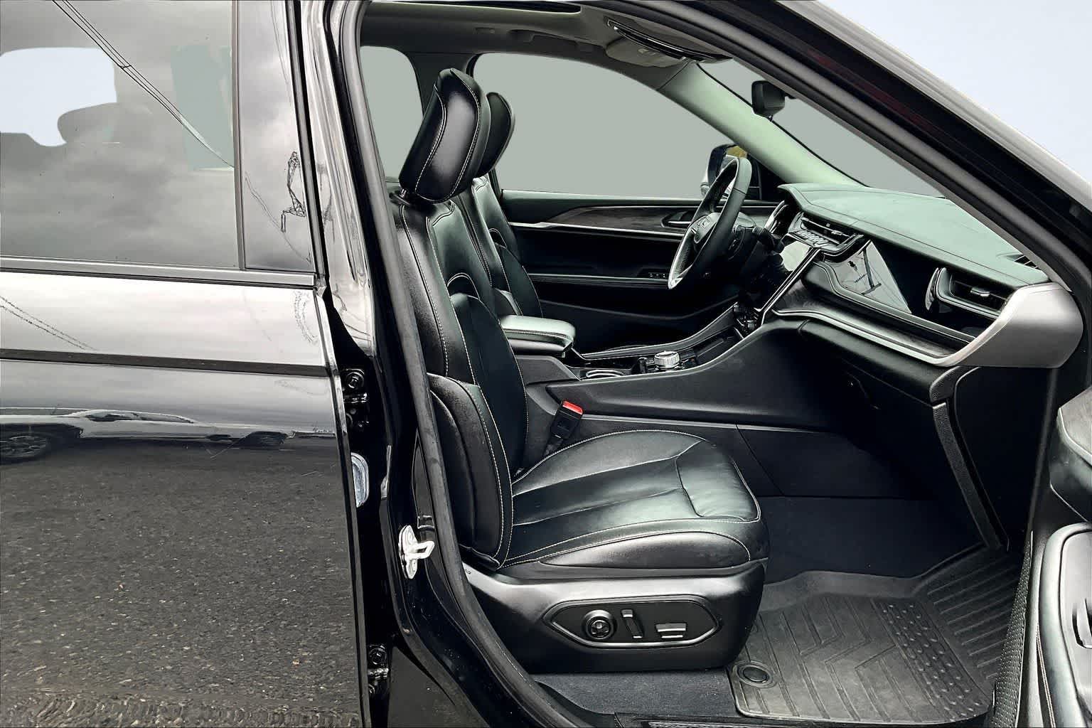 Thumbnail: 2022 Jeep Grand Cherokee - 14