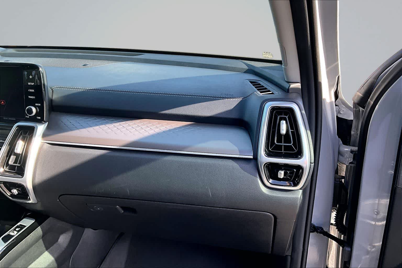 Thumbnail: 2023 Kia Sorento - 24