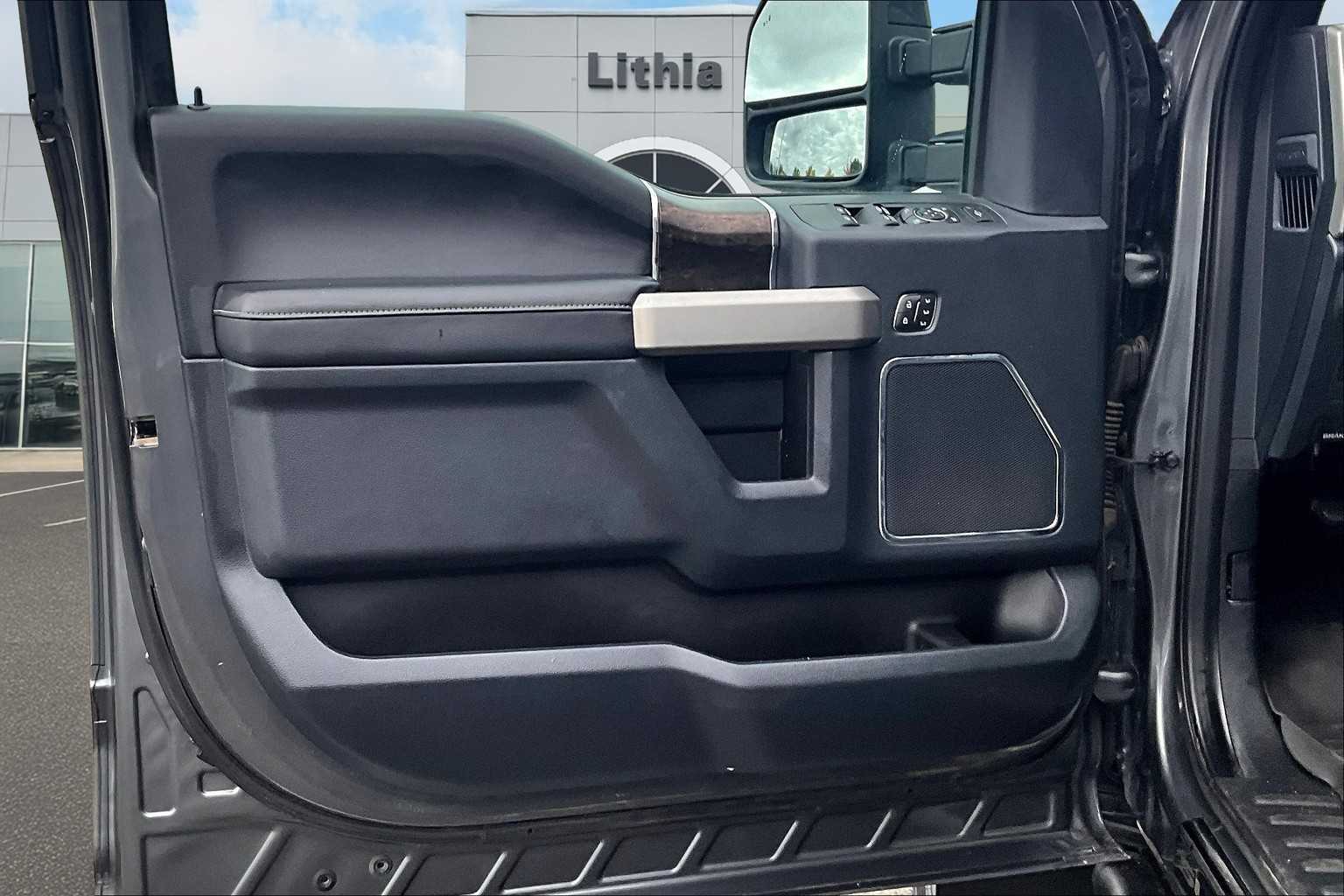 Thumbnail: 2022 Ford Econoline - 28