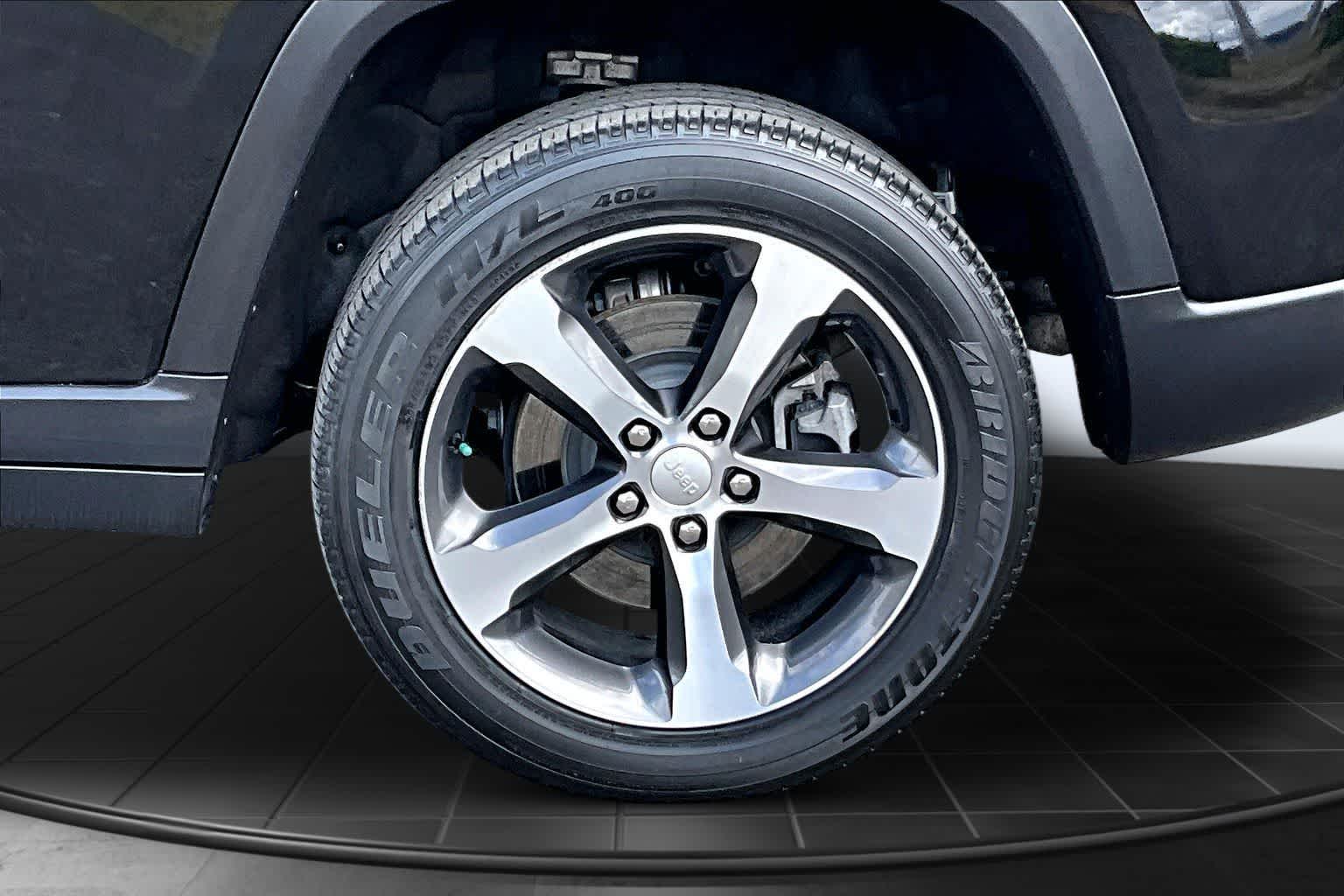 Thumbnail: 2022 Jeep Grand Cherokee - 36
