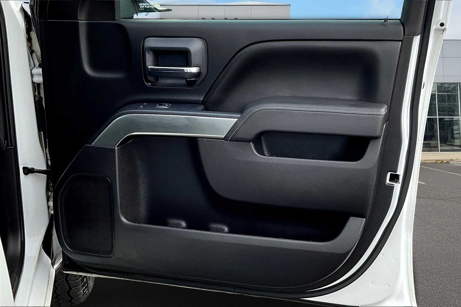 Thumbnail: 2015 Chevrolet Silverado 1500 - 28