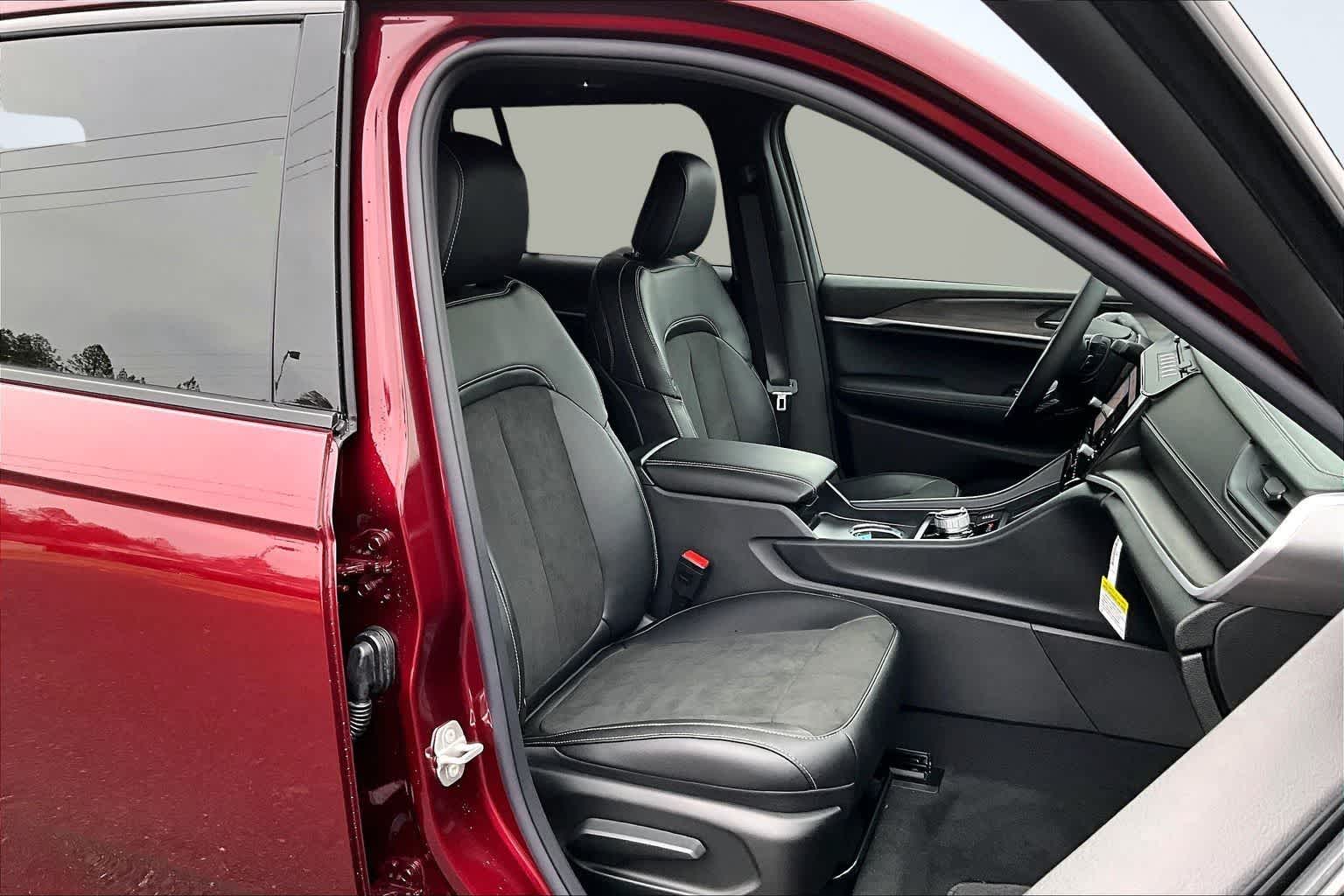 Thumbnail: 2026 Jeep Grand Cherokee - 14