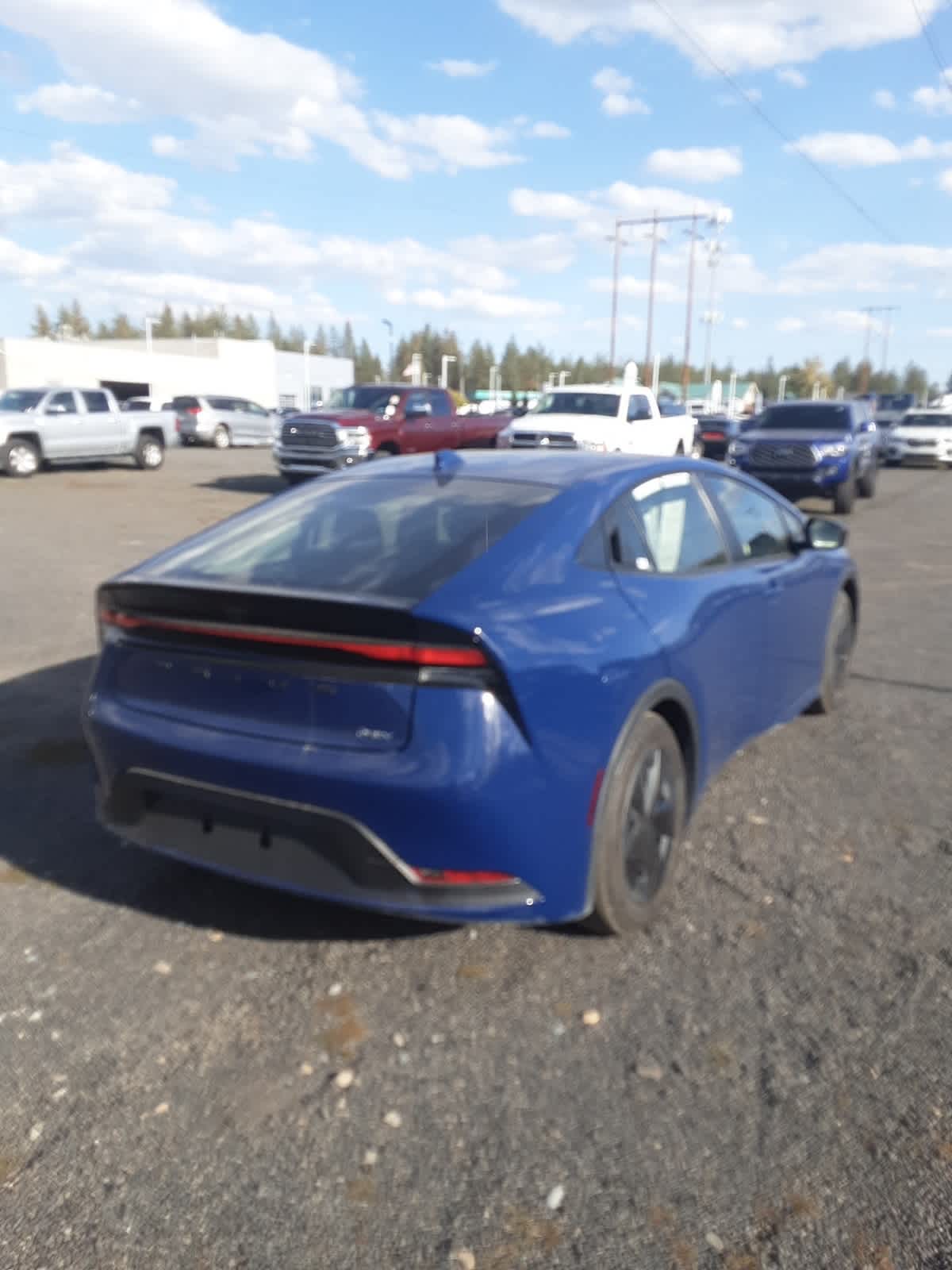 2025 Toyota Prius LE photo 2
