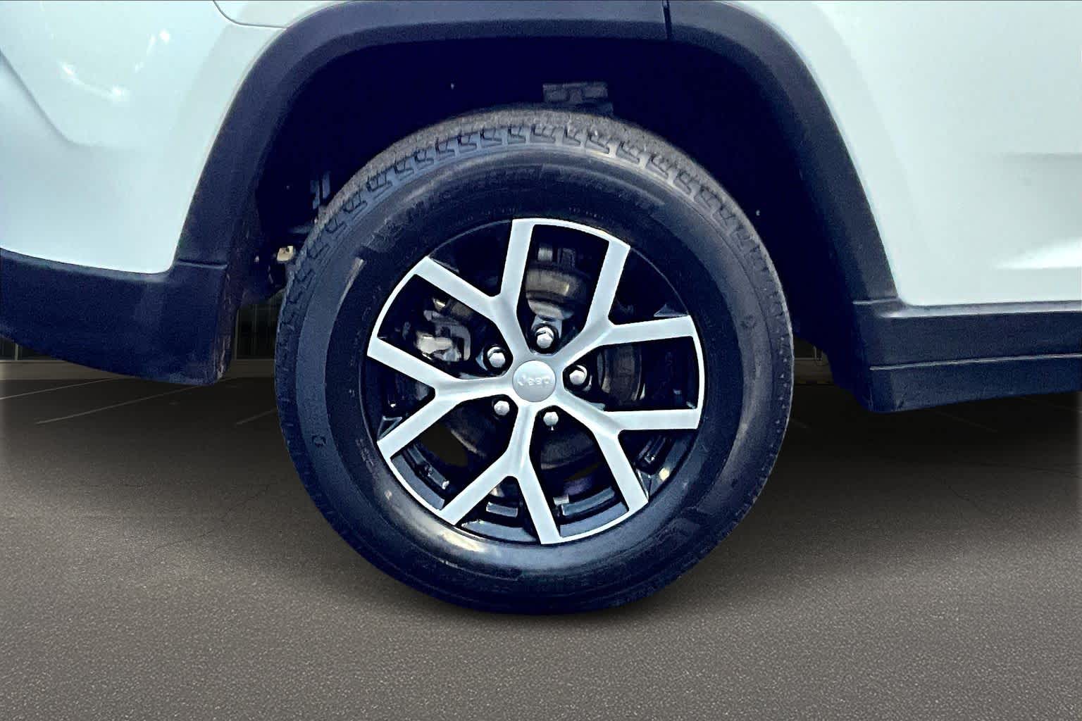 Thumbnail: 2024 Jeep Grand Cherokee - 36