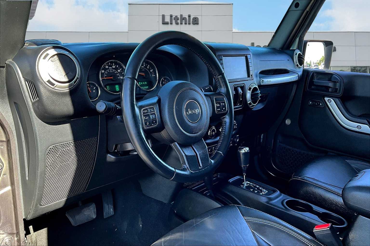 2017 Jeep Wrangler Unlimited Sahara photo 2