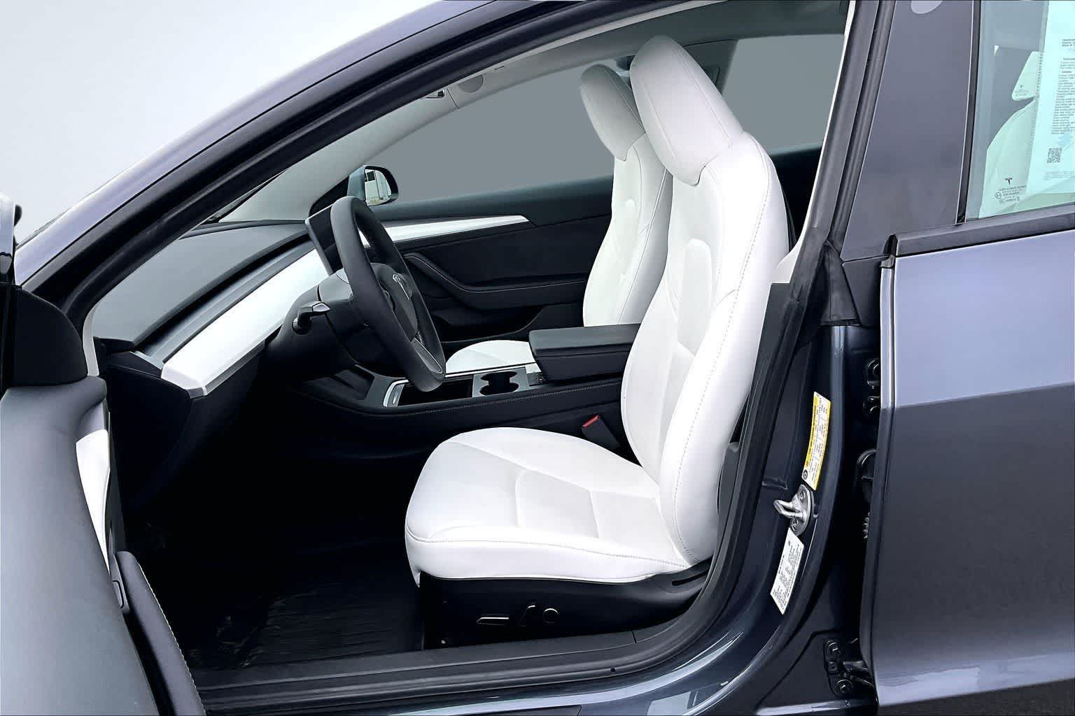 Thumbnail: 2023 Tesla Model 3 - 11