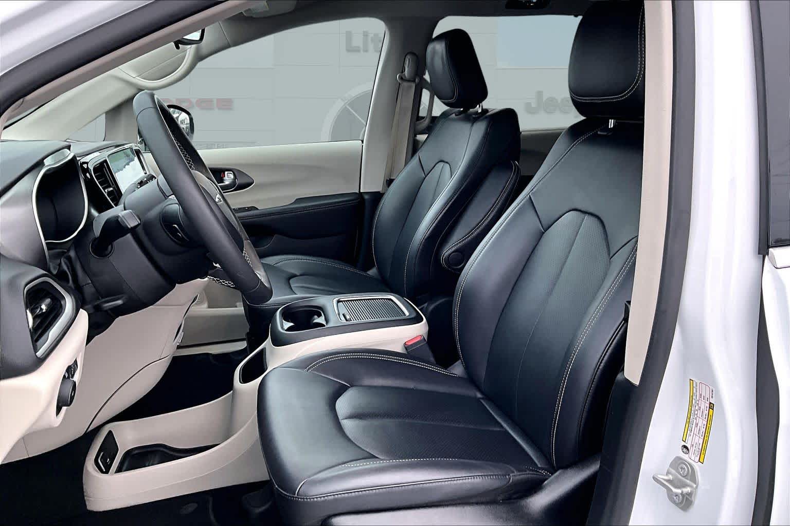 Thumbnail: 2024 Chrysler Pacifica - 11