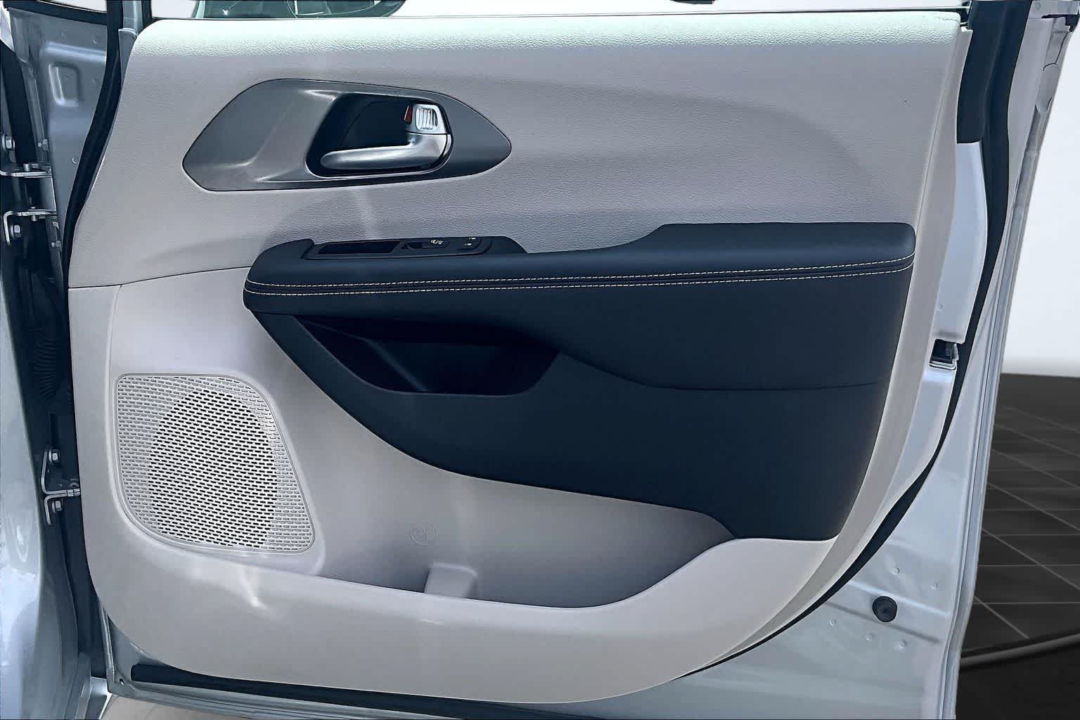 Thumbnail: 2024 Chrysler Pacifica - 29